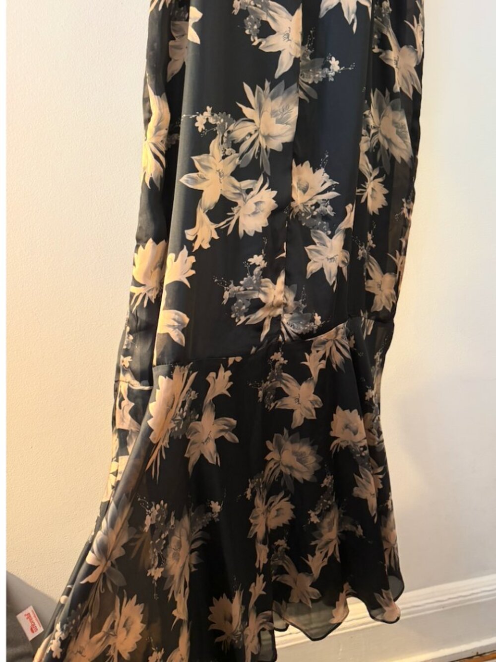 Lulu's NWT Black Floral Print Pleated Maxi Dress Sz M - Picture 6 of 12